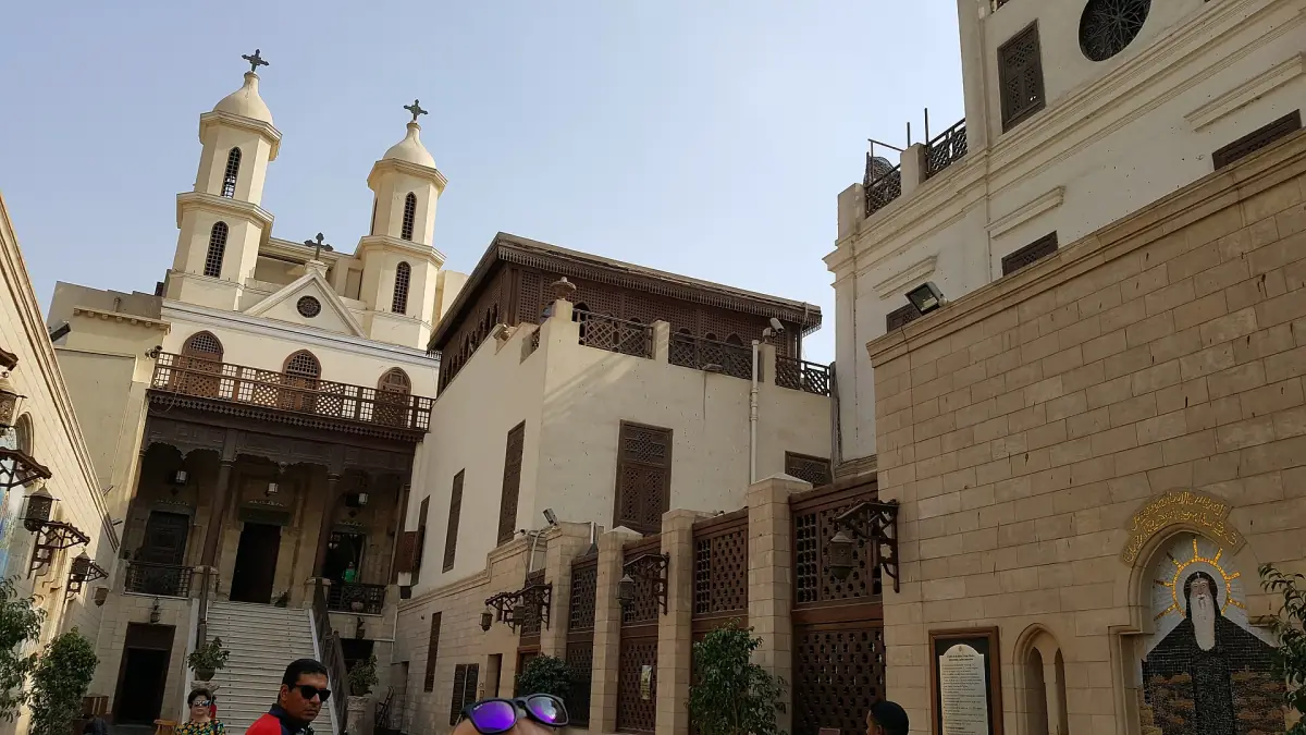 Die Hängende Kirche und alte Häuser im koptischen Kairo